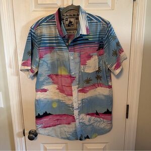 Beautiful Giant Men's MediumMaui/Kauai Beach Ocean Blue/Pink Hawaiian Camp Shirt